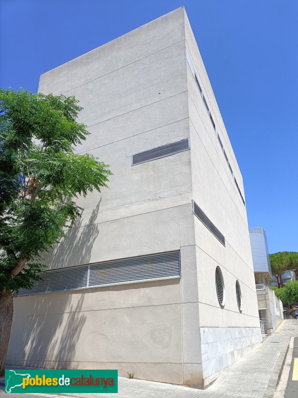 Sant Esteve Sesrovires - Edifici Sputnik (Foto: Anna Corcoll, 2023) Sant Esteve Sesrovires - Edifici Sputnik