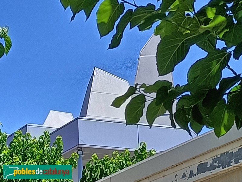 Sant Esteve Sesrovires - Edifici Sputnik (Foto: Anna Corcoll, 2023) Sant Esteve Sesrovires - Edifici Sputnik