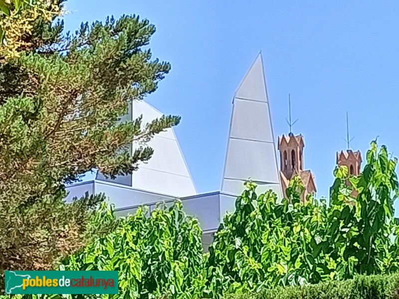 Sant Esteve Sesrovires - Edifici Sputnik (Foto: Anna Corcoll, 2023) Sant Esteve Sesrovires - Edifici Sputnik