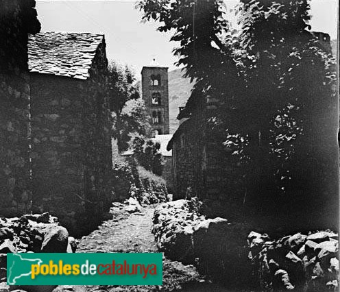 Un carrer de Taüll (Foto: <i>Albert Oliveras -Arxiu Fotogràfic Centre Excursionista de Catalunya-</i>, 1926) Un carrer de Taüll