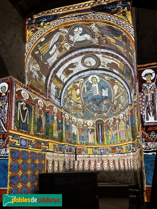 Taüll - Església de Sant Climent. Pintures de l'absis major (Projecció in situ) (Foto: Albert Esteves, 2023) Taüll - Església de Sant Climent. Pintures de l'absis major (Projecció in situ)