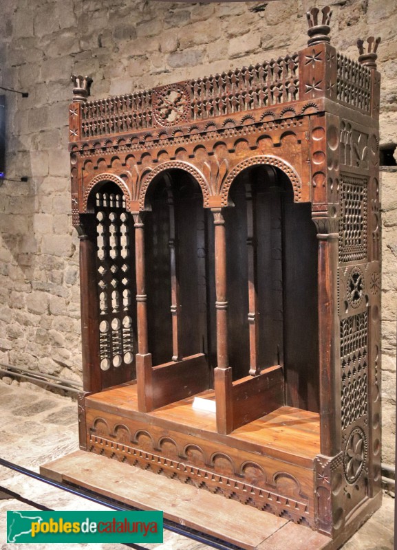 Taüll - Església de Sant Climent de Taüll. Banc romànic (reproducció) (Foto: Albert Esteves, 2023) Taüll - Església de Sant Climent de Taüll. Banc romànic (reproducció)