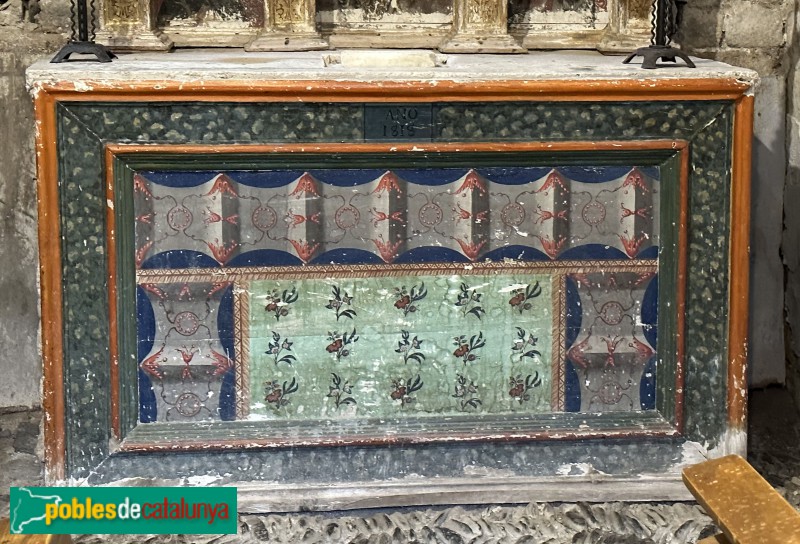 Barruera - Església de Sant Feliu. Frontal d'altar de 1818 (Foto: Albert Esteves, 2023) Barruera - Església de Sant Feliu. Frontal d'altar de 1818