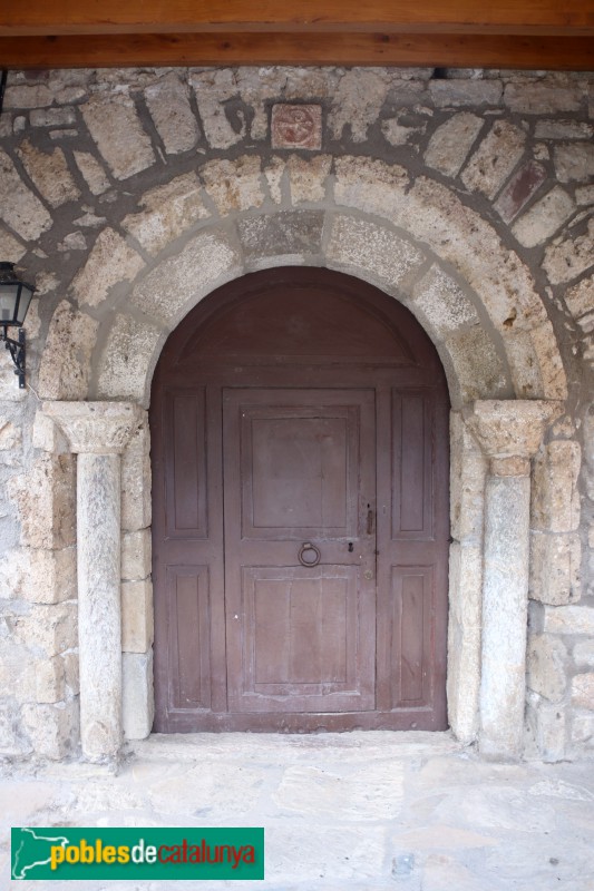 Llesp - Església de Sant Martí. Portada romànica (Foto: Albert Esteves, 2023) Llesp - Església de Sant Martí. Portada romànica