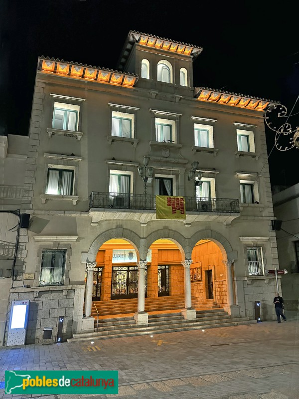 Amposta - Ajuntament, de nit (Foto: Albert Esteves, 2023) Amposta - Ajuntament, de nit