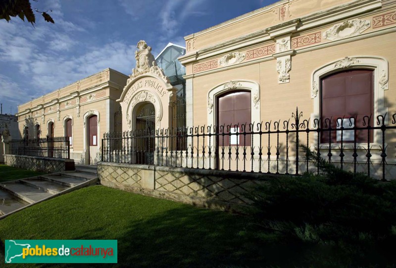 Amposta - Escoles Miquel Granell (Foto: <i>Bob Masters- calaix.gencat.cat-</i>, 2009) Amposta - Escoles Miquel Granell