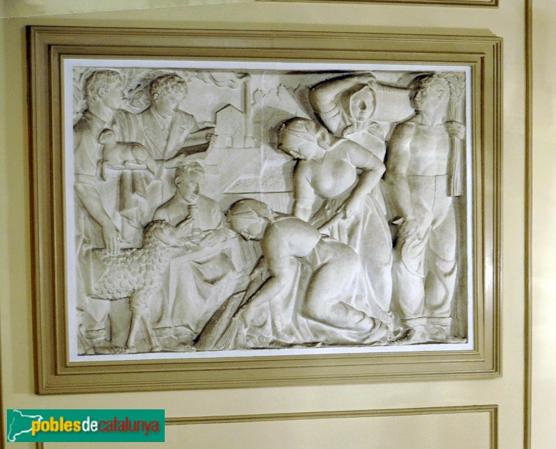 Amposta - Ajuntament. Relleu de Soriano-Montagut (Foto: <i>Jordi Contijoch -calaix.gencat.cat-</i>, 2011) Amposta - Ajuntament. Relleu de Soriano-Montagut