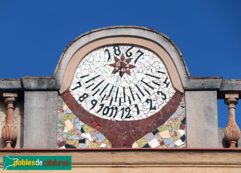 Castellbisbal - Carrer Major. Rellotge de Ca l'Espardenyer (Foto: Albert Esteves, 2023) Castellbisbal - Carrer Major. Rellotge de Ca l'Espardenyer