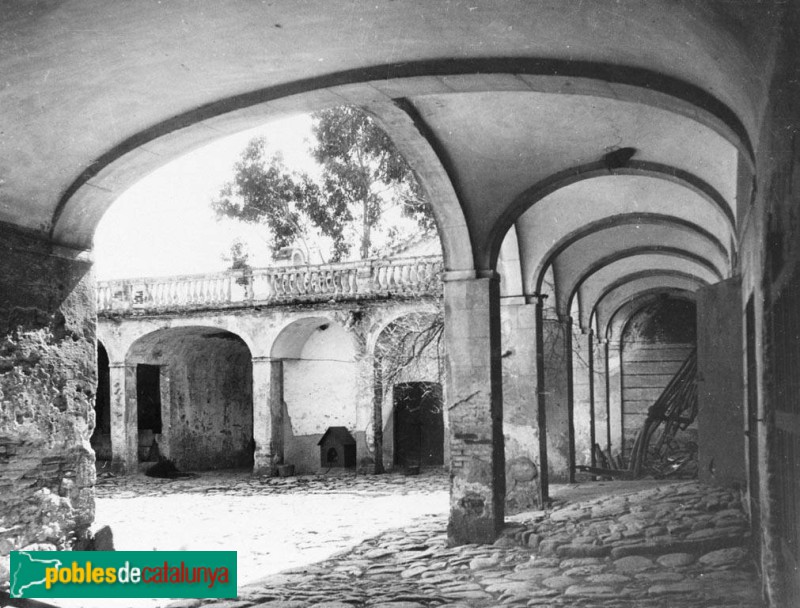Santa Eulàlia de Ronçana - Can Brustenga (Foto: <i>Francesc Blasi -Arxiu Fotogràfic Centre Excursionista de Catalunya-</i>, c.1929) Santa Eulàlia de Ronçana - Can Brustenga