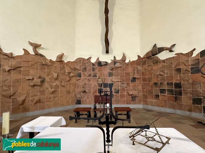 Església de Sant Pere de Vilamajor - Mural de ceràmica del presbiteri (Albert Cubells) (Foto: Albert Esteves, 2023) Església de Sant Pere de Vilamajor - Mural de ceràmica del presbiteri (Albert Cubells)