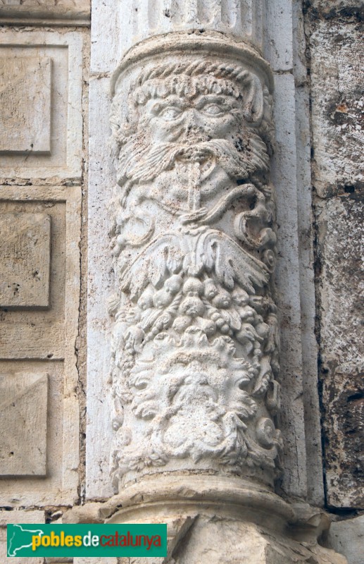 Alcanar - Església de Sant Miquel. Portada (Foto: Albert Esteves, 2023) Alcanar - Església de Sant Miquel. Portada