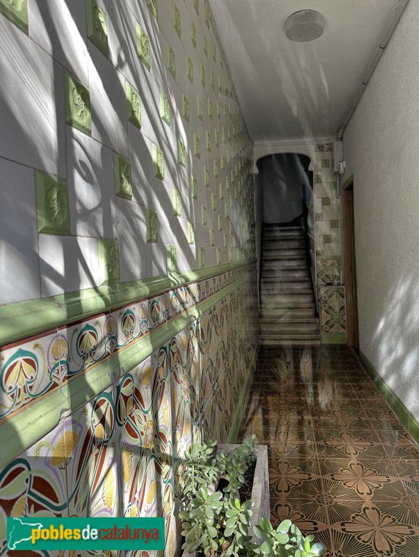 Vilafranca del Penedès - Casa Josep Bertran. Vestíbul (Foto: Albert Esteves, 2023) Vilafranca del Penedès - Casa Josep Bertran. Vestíbul