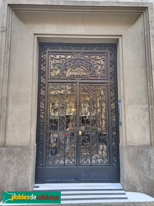 Barcelona - París, 137-139 (Foto: Anna Corcoll, 2023) Barcelona - París, 137-139