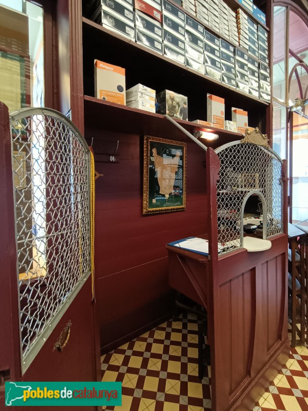 Barcelona - Gèneres de Punt La Torre (Foto: Anna Corcoll, 2023) Barcelona - Gèneres de Punt La Torre