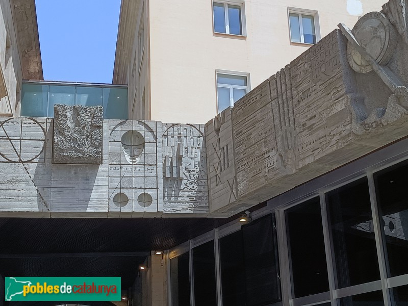 Barcelona - Relleus de l'edifici Novíssim (Foto: Anna Corcoll, 2023) Barcelona - Relleus de l'edifici Novíssim