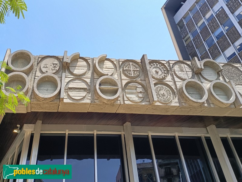 Barcelona - Relleus de l'edifici Novíssim (Foto: Anna Corcoll, 2023) Barcelona - Relleus de l'edifici Novíssim