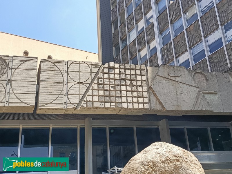 Barcelona - Relleus de l'edifici Novíssim (Foto: Anna Corcoll, 2023) Barcelona - Relleus de l'edifici Novíssim