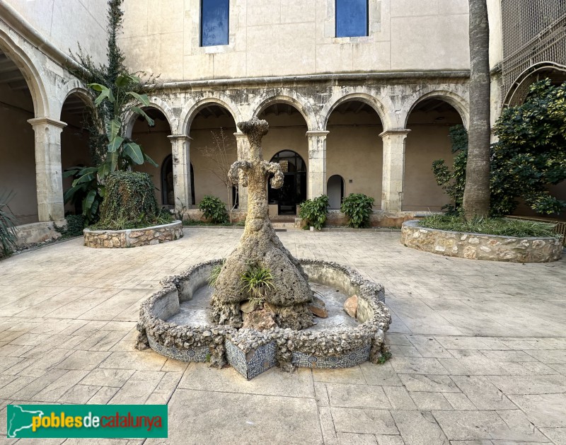 Ulldecona - Convent dels Dominics. Claustre (Foto: Albert Esteves, 2024) Ulldecona - Convent dels Dominics. Claustre