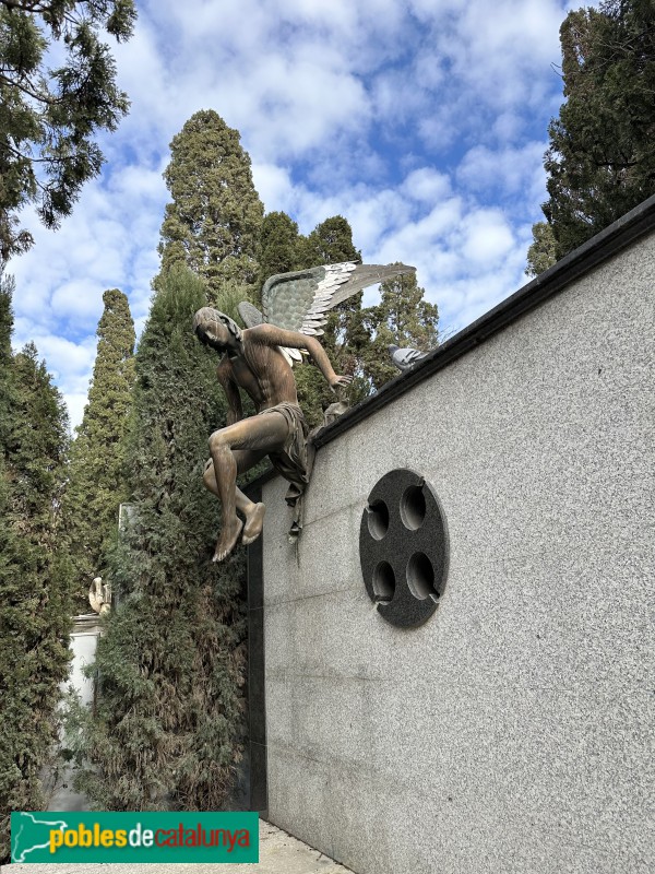 Vilafranca del Penedès - Cementiri. Panteó Massanell Bolet