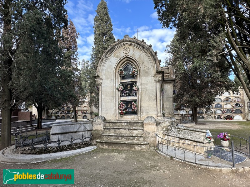 Vilafranca del Penedès - Cementiri. Illa de nínxols