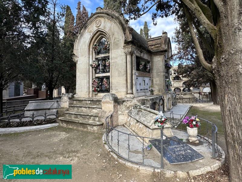 Vilafranca del Penedès - Cementiri. Illa de nínxols