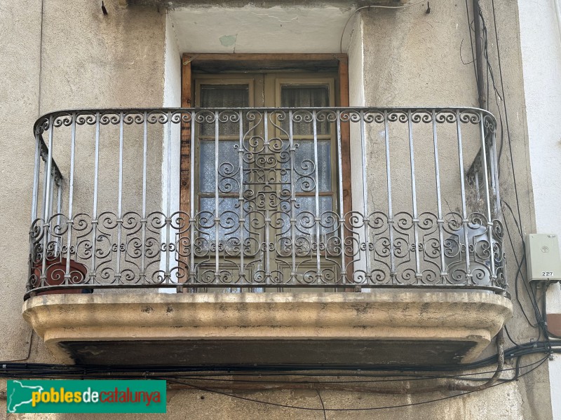 Ulldecona - Barana de balcó (1869) (Foto: Albert Esteves, 2024) Ulldecona - Barana de balcó (1869)