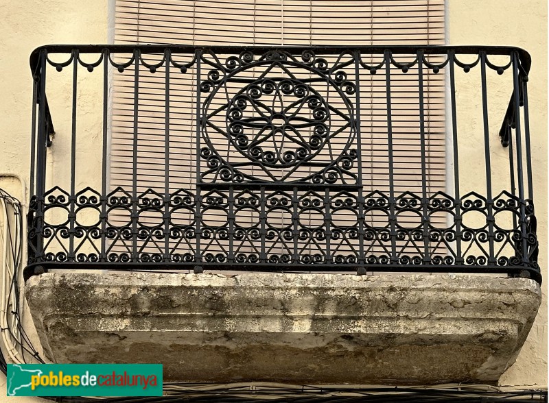 Ulldecona - Barana de balcó (1880-90) (Foto: Albert Esteves, 2024) Ulldecona - Barana de balcó (1880-90)