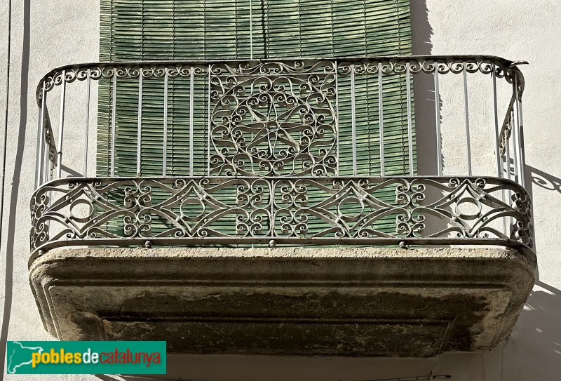 Ulldecona - Barana de balcó (1880-90) (Foto: Albert Esteves, 2024) Ulldecona - Barana de balcó (1880-90)