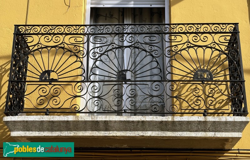 Ulldecona - Barana de balcó (1903) (Foto: Albert Esteves, 2024) Ulldecona - Barana de balcó (1903)