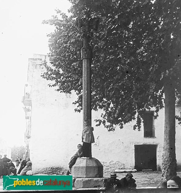 Ulldecona - Creu de la Plaça (Foto: <i>Josep Salvany -Fons Salvany. Biblioteca de Catalunya-</i>, 1914) Ulldecona - Creu de la Plaça