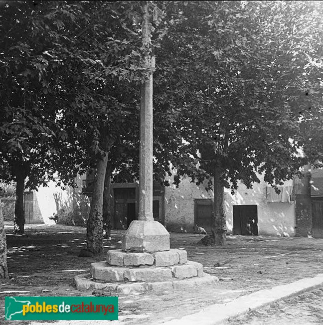 Ulldecona - Creu de la Plaça (Foto: <i>Josep Salvany -Fons Salvany. Biblioteca de Catalunya-</i>, 1914) Ulldecona - Creu de la Plaça