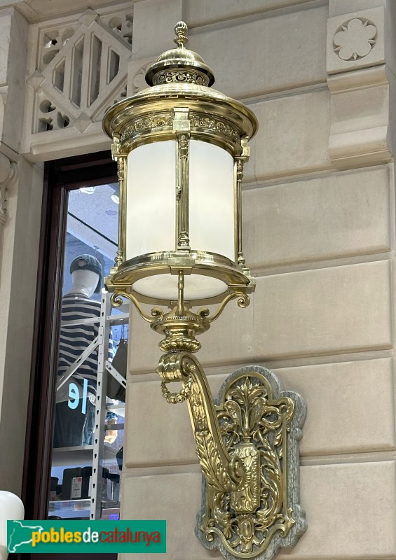 Barcelona - Edifici de Catalana de Gas (Foto: Albert Esteves, 2024) Barcelona - Edifici de Catalana de Gas