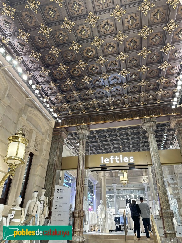 Barcelona - Edifici de Catalana de Gas (Foto: Albert Esteves, 2024) Barcelona - Edifici de Catalana de Gas