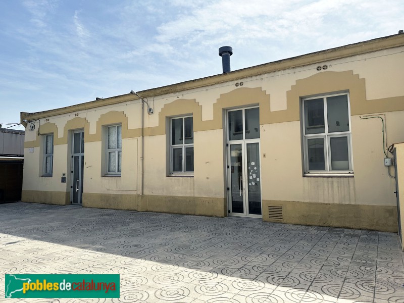 Ullastrell - Antic edifici escolar (Foto: Albert Esteves, 2024) Ullastrell - Antic edifici escolar