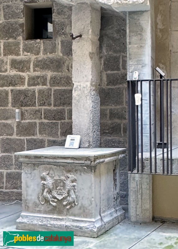 Girona - Carrer dels Alemanys. Un pou (Foto: Albert Esteves, 2024) Girona - Carrer dels Alemanys. Un pou