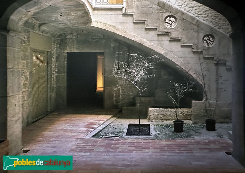 Girona - Carrer de la Força, 19. Pati interior (Foto: Museu dels Jueus. Cartell in situ) Girona - Carrer de la Força, 19. Pati interior