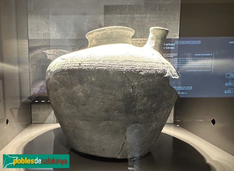 Girona - Museu d'Història dels Jueus. Gerra (segle XIV) (Foto: Albert Esteves, 2024) Girona - Museu d'Història dels Jueus. Gerra (segle XIV)