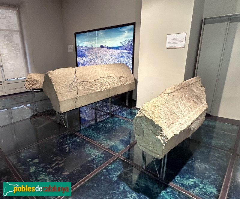 Girona - Museu d'Història dels Jueus. Sarcòfags (Foto: Albert Esteves, 2024) Girona - Museu d'Història dels Jueus. Sarcòfags