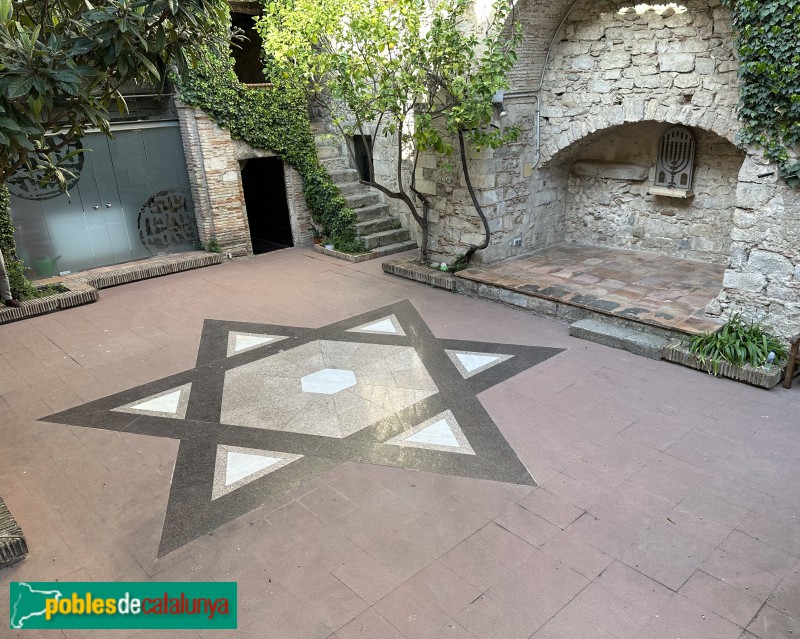 Girona - Museu d'Història dels Jueus. Pati de l'estrella (Foto: Albert Esteves, 2024) Girona - Museu d'Història dels Jueus. Pati de l'estrella