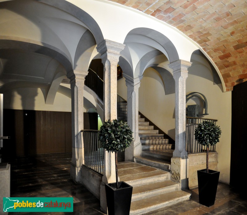 Girona - Can Mora (Casa Martínez Davalillos) (Foto: <i>Jordi Contijoch -calaix.gencat.cat-</i>, 2014) Girona - Can Mora (Casa Martínez Davalillos)