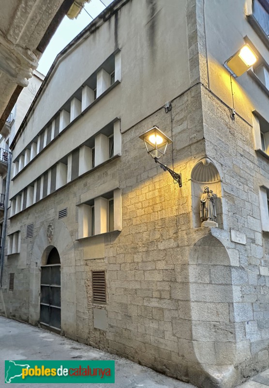 Girona - Teatre Municipal. Façana carrer Nou del Teatre (Foto: Albert Esteves, 2024) Girona - Teatre Municipal. Façana carrer Nou del Teatre