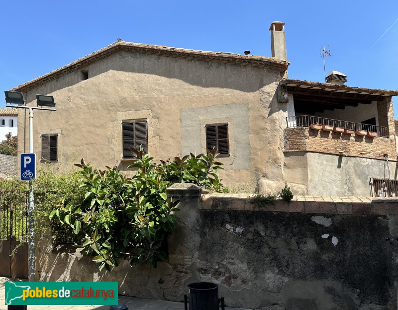 Esplugues de Llobregat - Can Pi, cos posterior (Foto: Albert Esteves, 2024) Esplugues de Llobregat - Can Pi, cos posterior