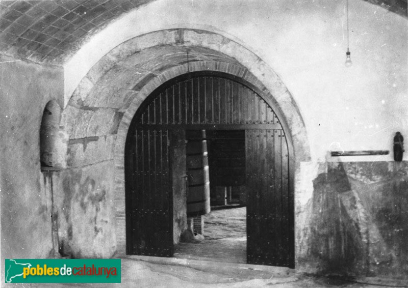 Sant Sadurní d'Anoia - Fassina de Can Guineu (Foto: <i>Ricard Martí Alberó -Arxiu Fotogràfic Centre Excursionista de Catalunya-</i>, c.1933) Sant Sadurní d'Anoia - Fassina de Can Guineu