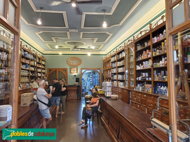 Badalona - Carrer del Mar, 70. Bomboneria Almera (Foto: Sergi Suárez, 2024) Badalona - Carrer del Mar, 70. Bomboneria Almera