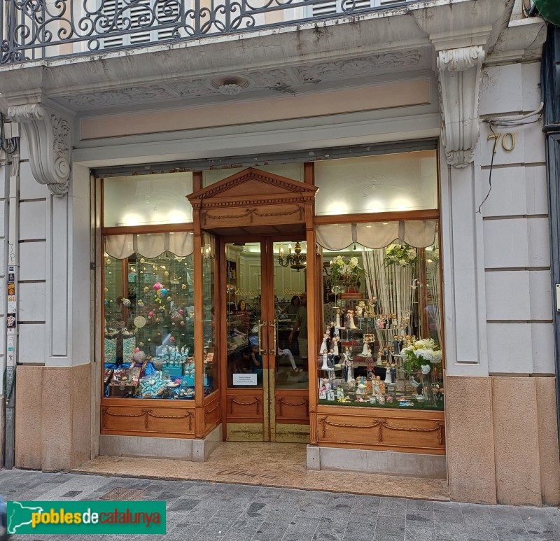 Badalona - Carrer del Mar, 70. Bomboneria Almera (Foto: Sergi Suárez, 2024) Badalona - Carrer del Mar, 70. Bomboneria Almera