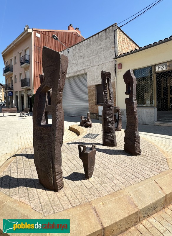 Tona - Grup escultòric <i>La Conversa</i> (Foto: Albert Esteves, 2024) Tona - Grup escultòric <i>La Conversa</i>