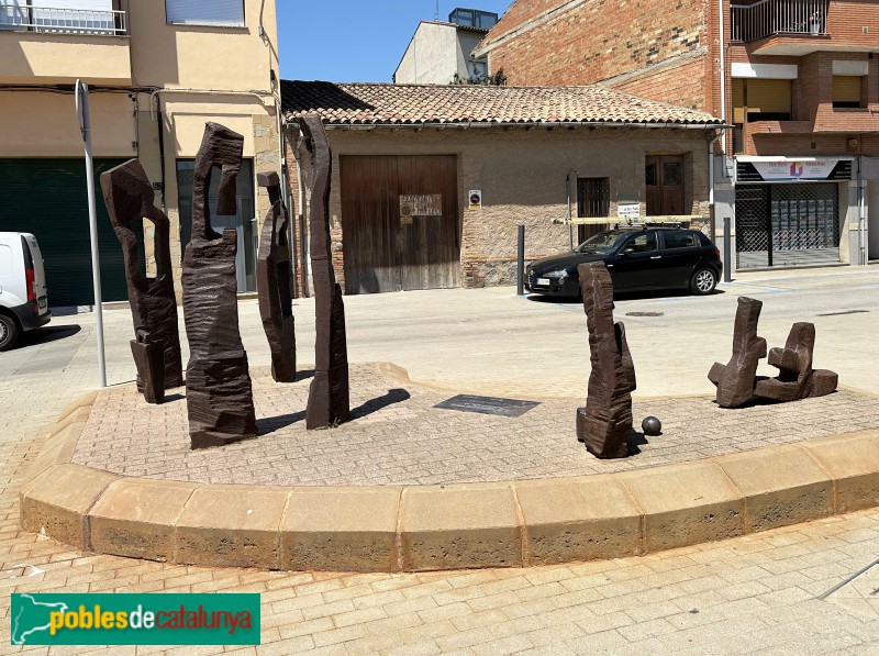 Tona - Grup escultòric <i>La Conversa</i> (Foto: Albert Esteves, 2024) Tona - Grup escultòric <i>La Conversa</i>