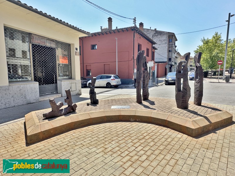 Tona - Grup escultòric <i>La Conversa</i> (Foto: Albert Esteves, 2024) Tona - Grup escultòric <i>La Conversa</i>