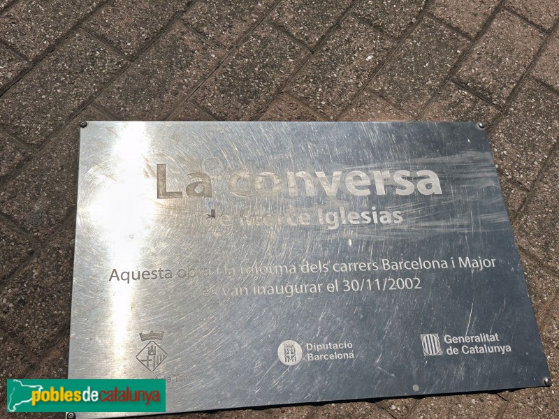 Tona - Grup escultòric <i>La Conversa</i> (Foto: Albert Esteves, 2024) Tona - Grup escultòric <i>La Conversa</i>