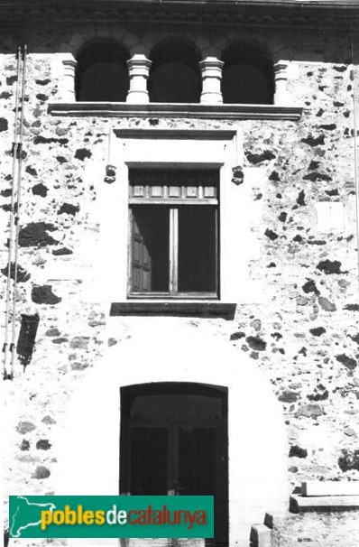 Aiguaviva - Can Garrofa (Foto: <i>N. Romagós -calaix.gencat.cat-</i>, 1986) Aiguaviva - Can Garrofa